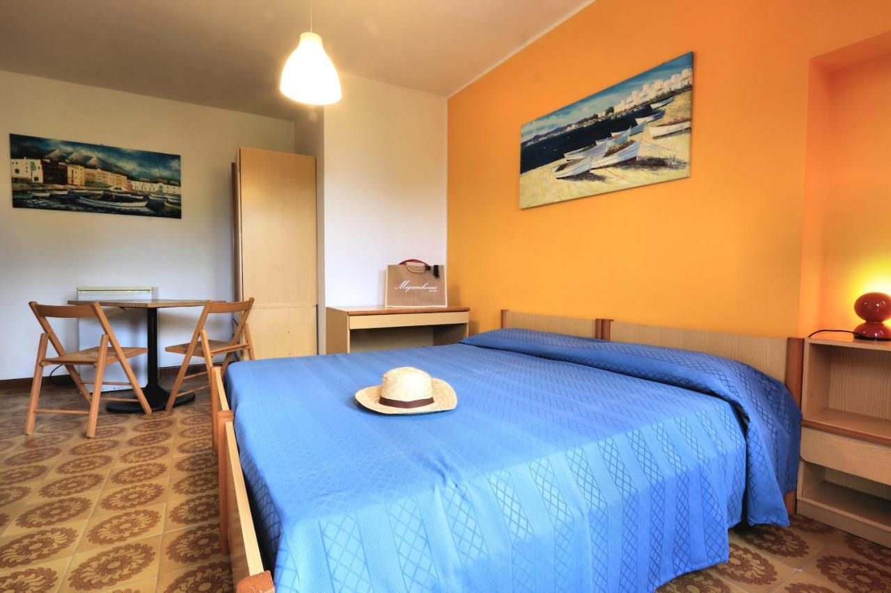 Testa Di Monaco - Basic Beach Accommodations Capo dʼOrlando Eksteriør bilde