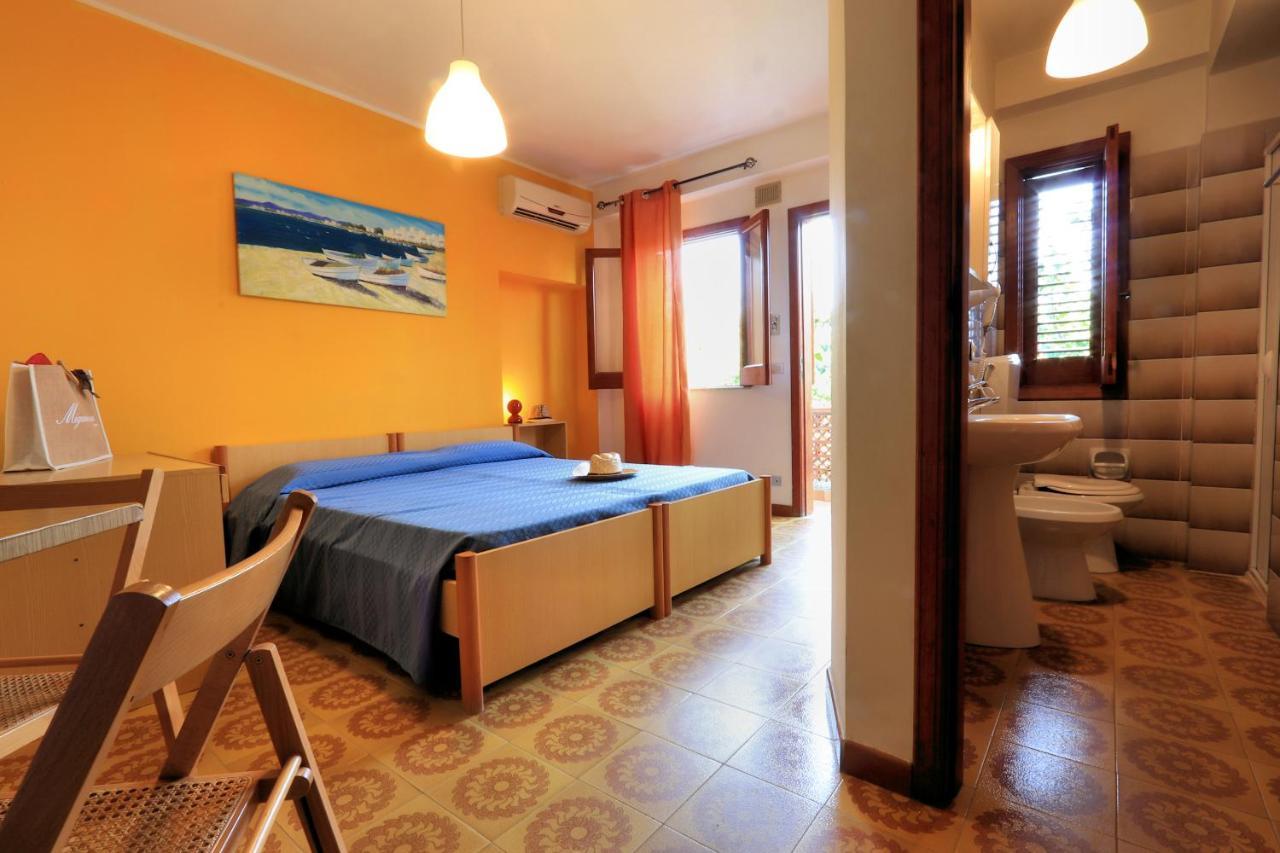 Testa Di Monaco - Basic Beach Accommodations Capo dʼOrlando Eksteriør bilde