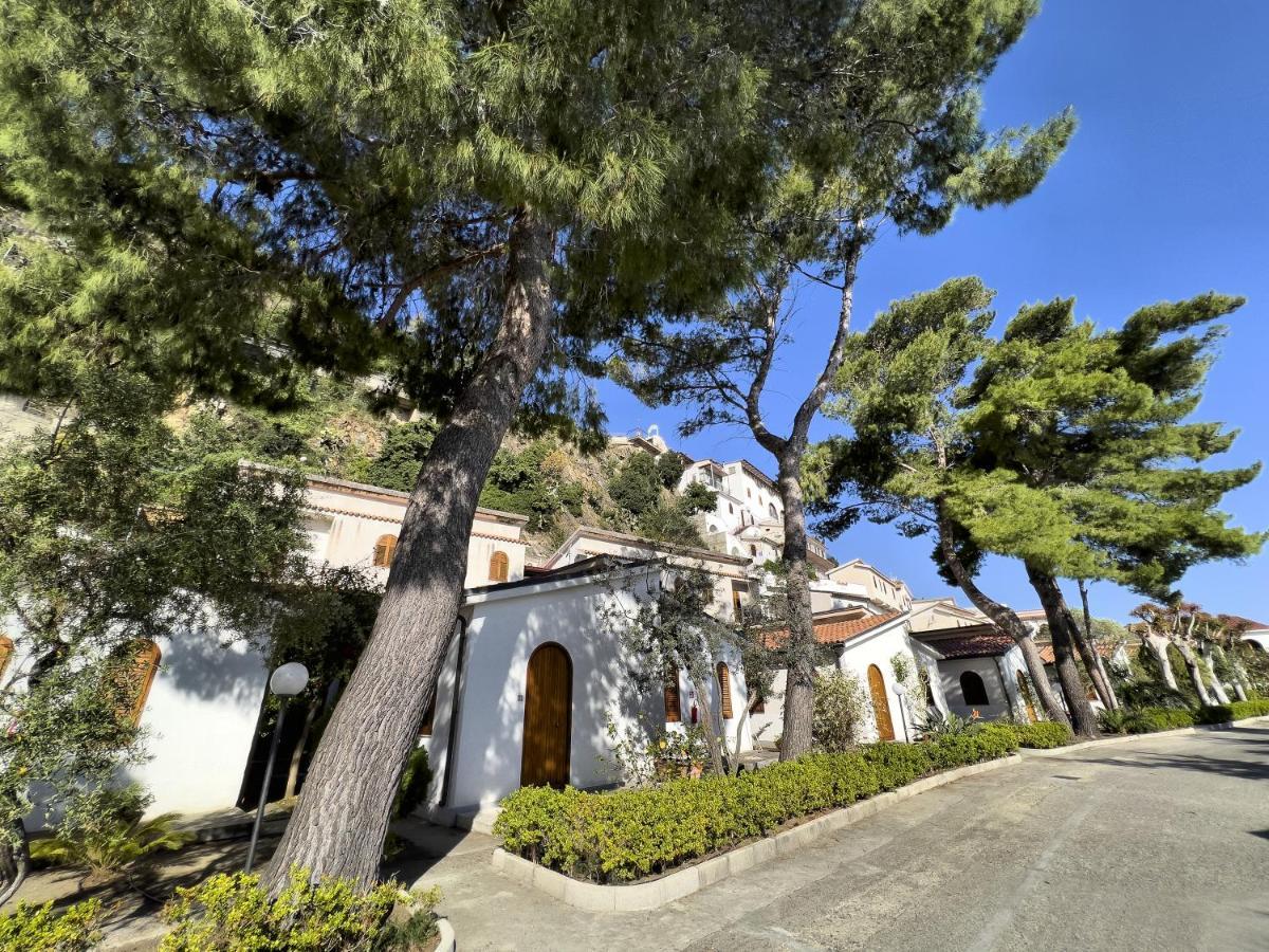 Testa Di Monaco - Basic Beach Accommodations Capo dʼOrlando Eksteriør bilde