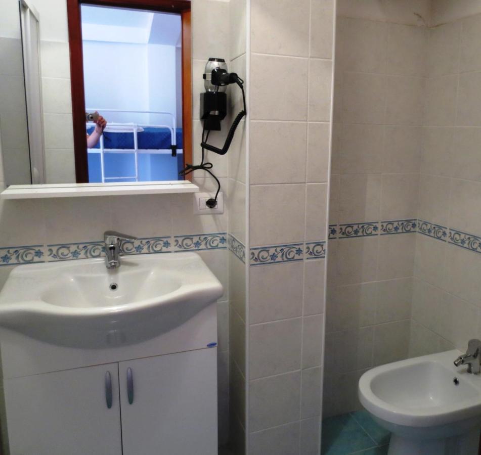 Testa Di Monaco - Basic Beach Accommodations Capo dʼOrlando Eksteriør bilde